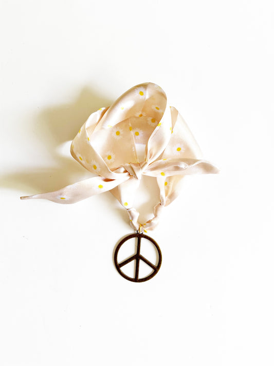 Medallion Silk Necklace |daisy|